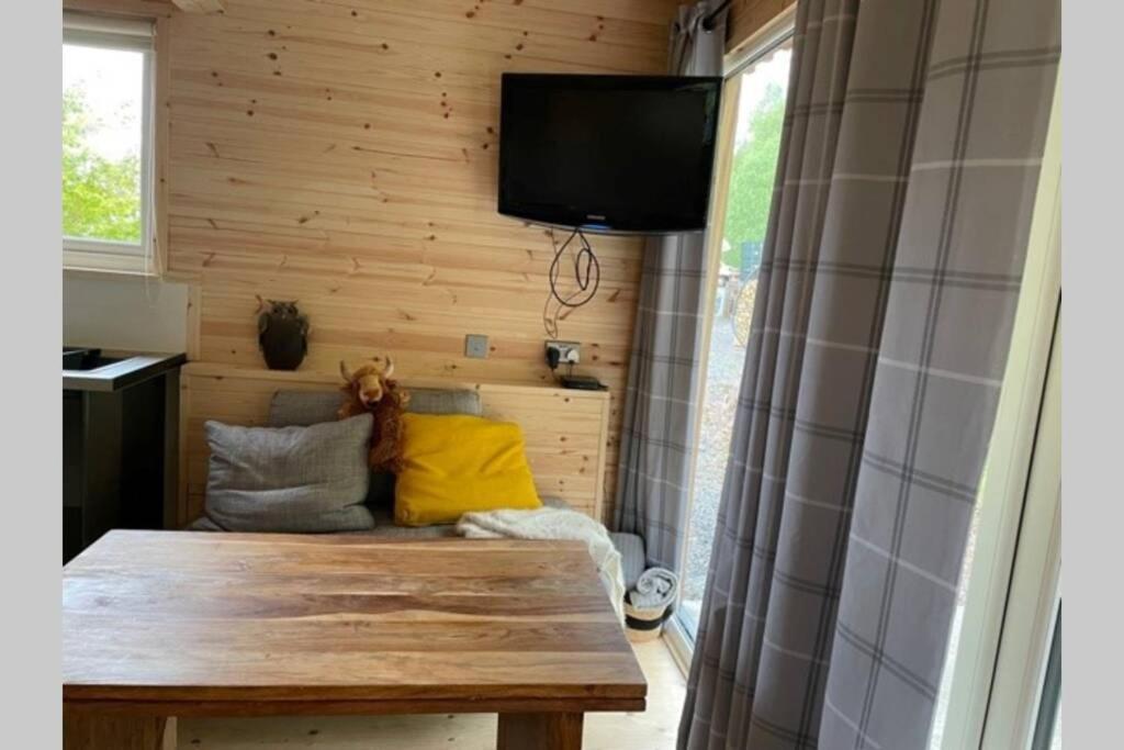 פורט אוגוסטוס Coorie Doon Cabin! Great Scottish Welcome מראה חיצוני תמונה